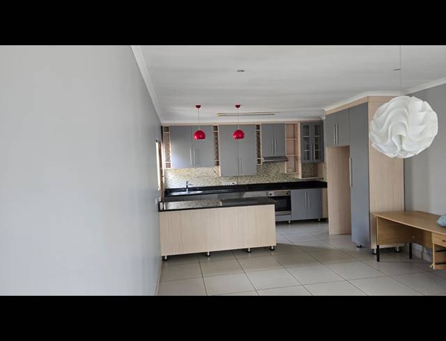 3 BEDROOM SIMPLEX RENTED IN SIGNAL HILL